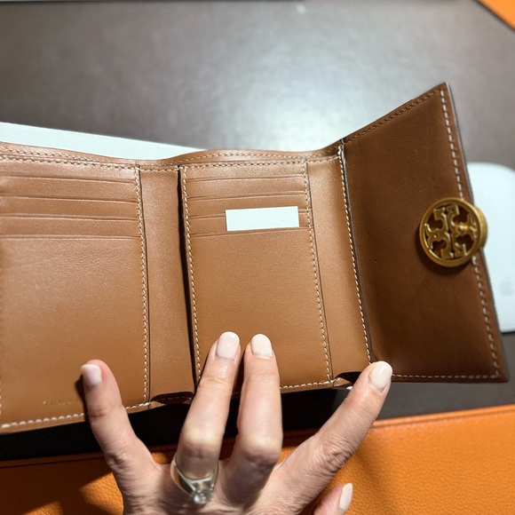 NWT Tory Burch Brown Leather Wallet - Picture 7 of 10